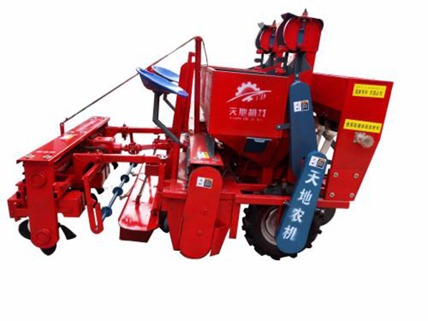 土豆收獲機(jī)廠家