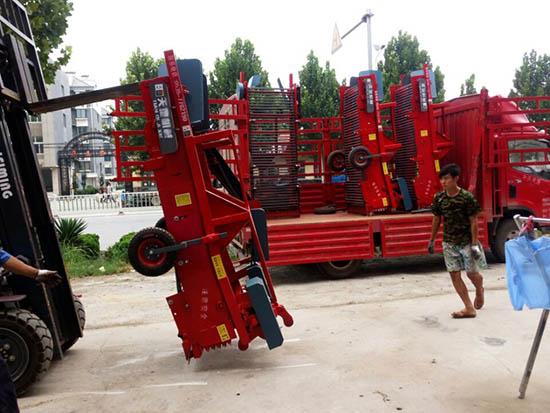 土豆收獲機(jī)設(shè)備